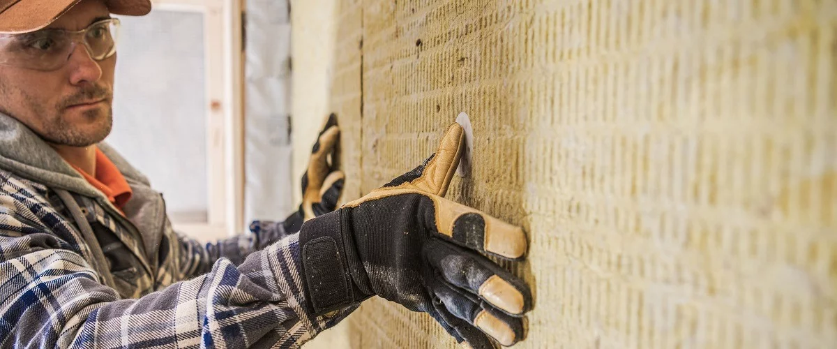 Contractor putting some insulation foam on the wall