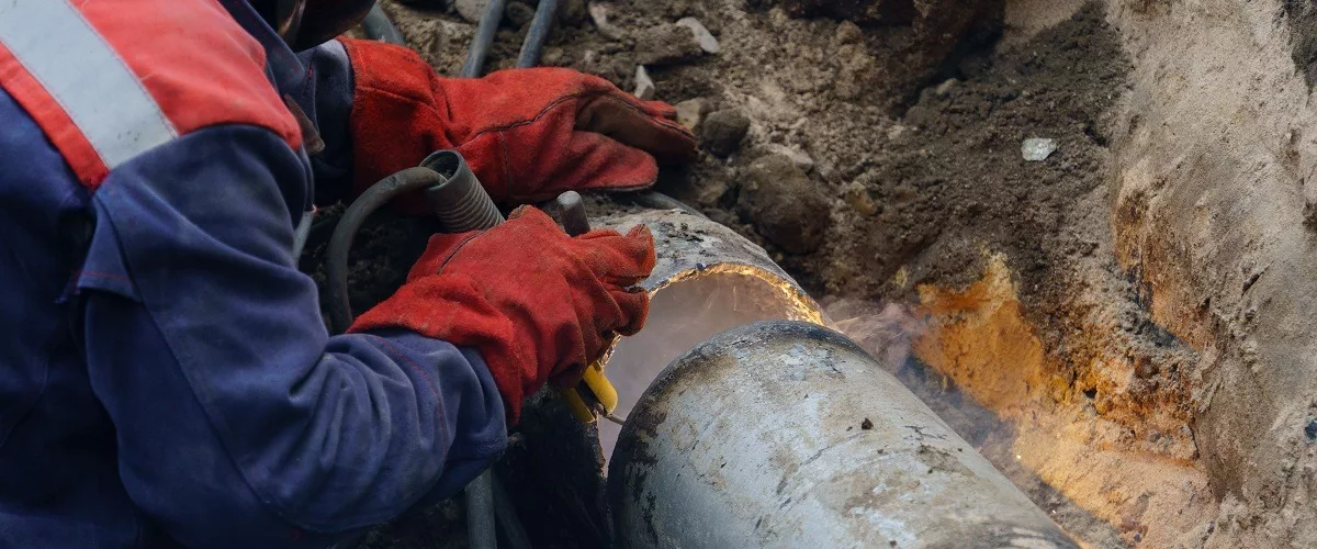 Conctractor installing watermains